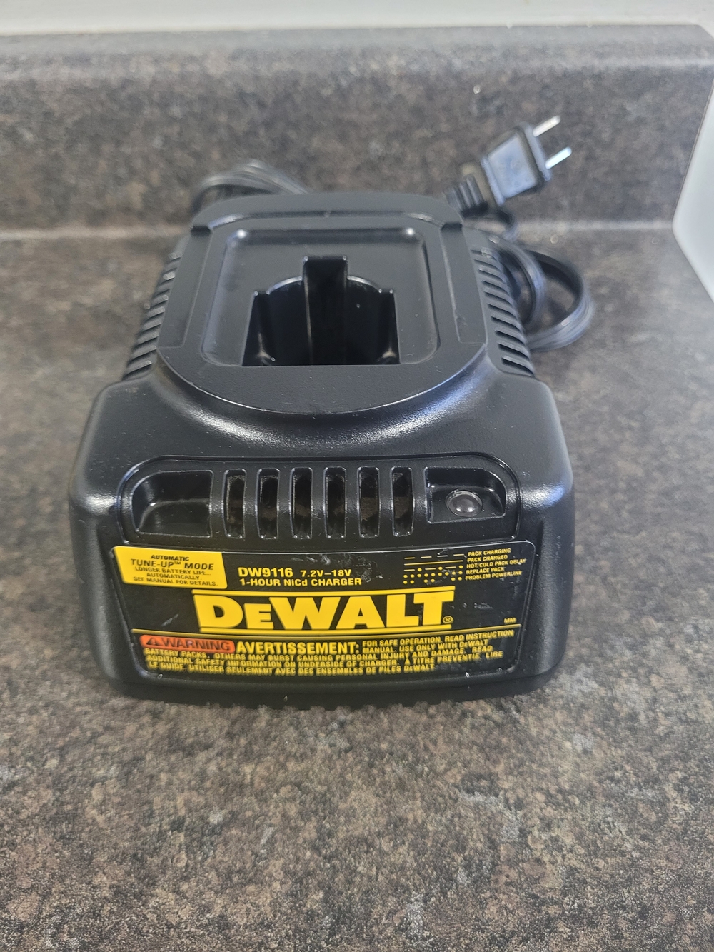 DEWALT 7.2V-18V Model DW9116 Cordless Battery Charger
